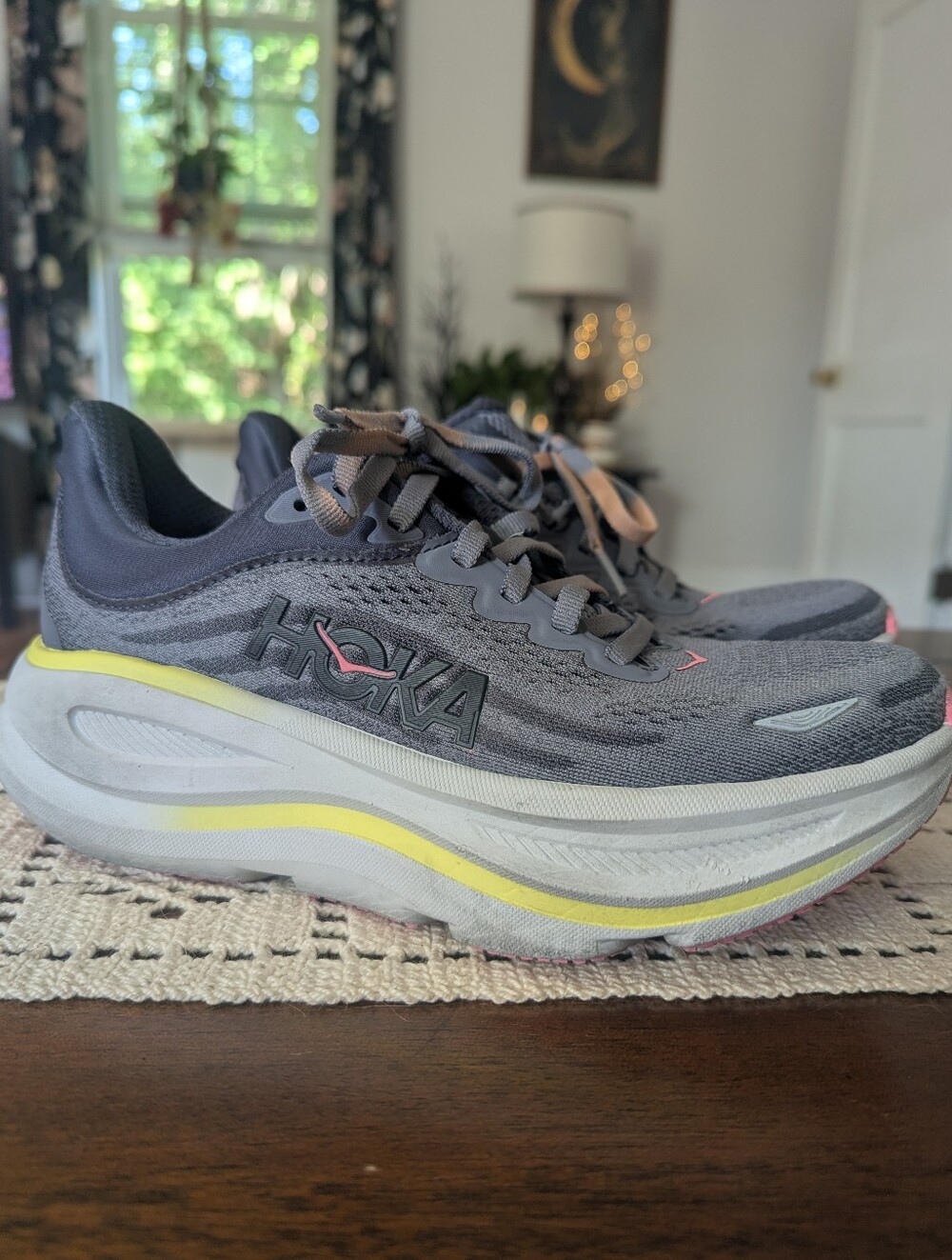 HOKA Bondi 9 Running Shoes Sneakers Gray White Size 6B Size 6